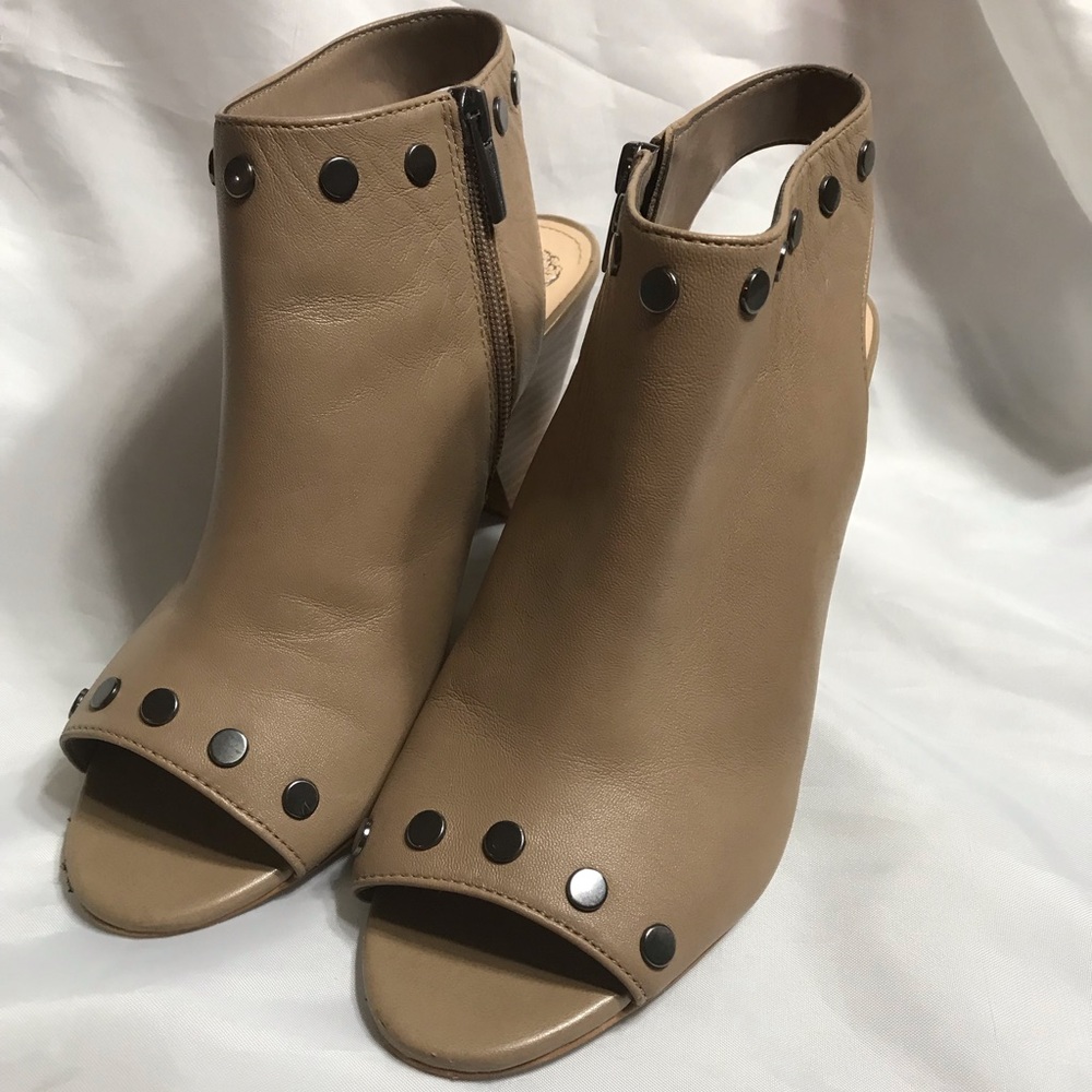 ❌sold Vince Camuto tan booties 9 M studs